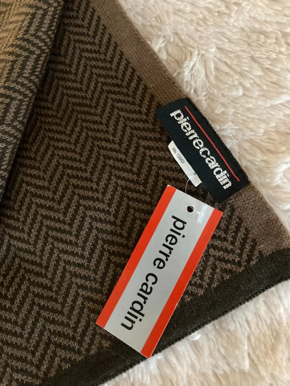 NEW PIERRE CARDIN  SCARF 8 X 66   UNISEX